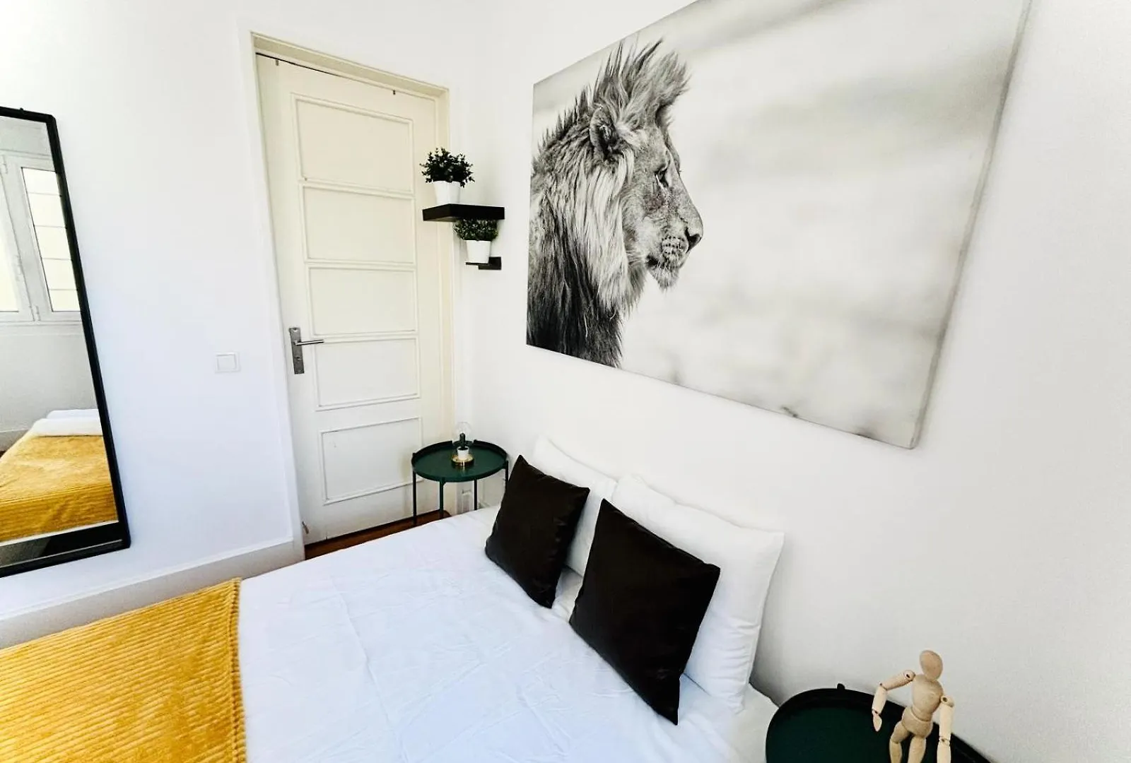 Hostel Luxury Central Lisbon Rooms, Ideal Location For Tourists
