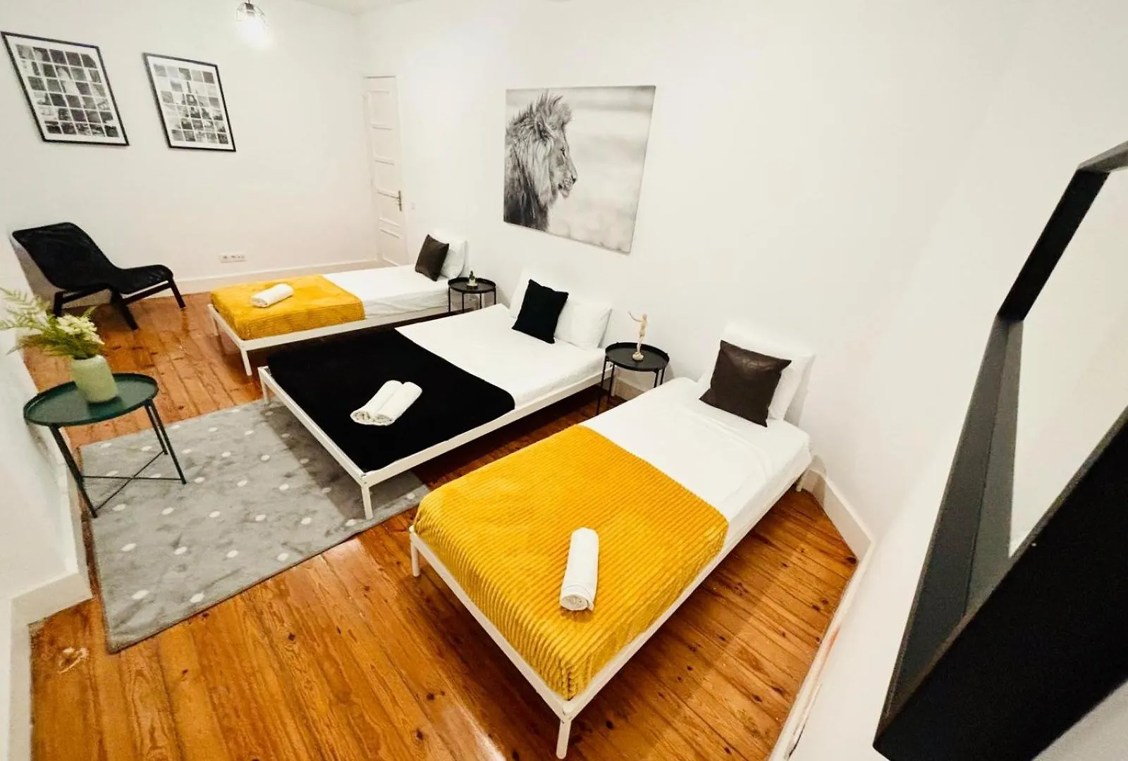 Luxury Central Lisbon Rooms, Ideal Location For Tourists Hostel